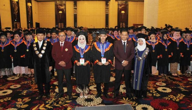 Universitas Bhakti Kencana Mewisuda Lulusan Jabarekspres