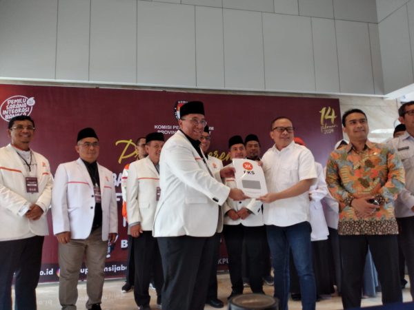 Pks Parpol Pertama Daftarkan Bacalon Dprd Ke Kpu Jabar