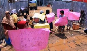 Protes Warga Transmart Carefour - bandung ekspres