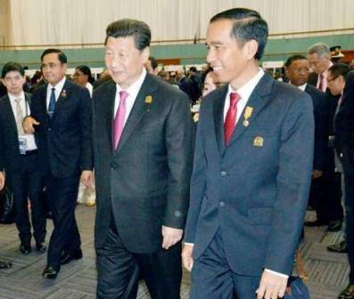 Presiden China Xi Jinping bersama Presiden Joko Widodo