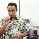 Anies Baswedan Dicibir Usai Dihukum Ngeruk Kali Malang