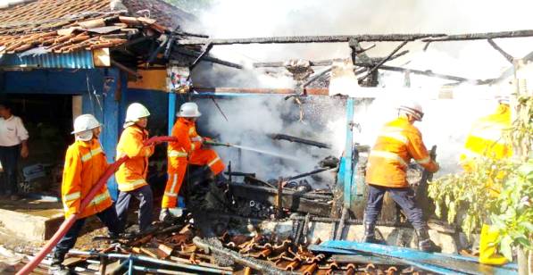 PASAR JATAYU Kebakaran - bandung ekspres