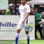 Pemain belakang Persib Bandung Abdul Rahman