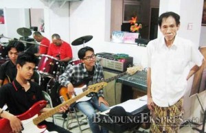 Maestro Musik Sunda Tan Deseng - bandung ekspres