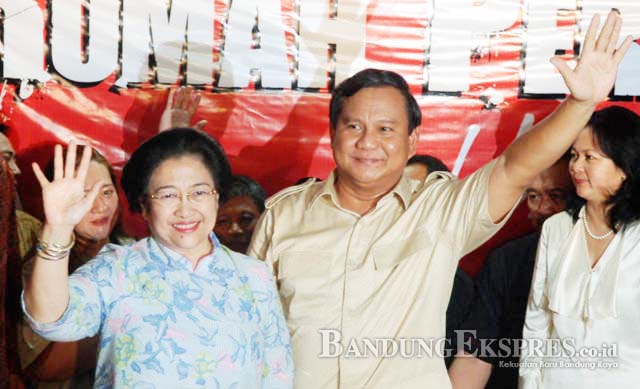 KOMPAK: Ketua Umum PDIP Megawati Soekarnoputri dan Ketum Gerindra Prabowo Subianto dalam sebuah kegiatan. Kedua partai tersebut akan bersinergi dalam Pilkada Kabupaten Bandung 2015.
