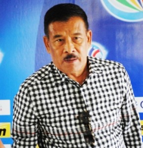 BUTUH BIAYA BESAR: Manajer Persib Bandung Umuh Muchtar masih menunggu keputusan PT PBB untuk menerima atau tidaknya undangan laga uji coba dari Arema pada 11 Agustus mendatang.