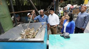 ISTIMEWA PANTAU: Mesin pres dapat mengurangi massa sampah di Bandung.