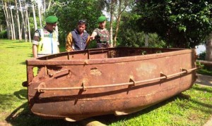 perahu besi peninggalan zaman belanda tersebut digunakan warga Belanda untuk berlayar setelah Situ Cileunca dibangun pada 1920.