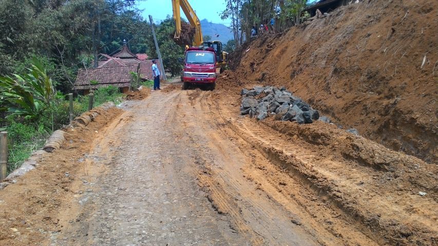 BERLANJUT: Pembangunan jalan Purabaya-Jati-Saguling