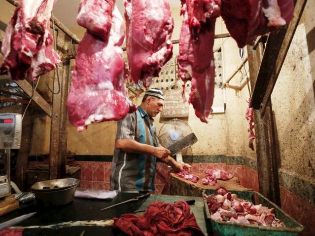 Salah satu lapak pedagang daging di pasar, yang terimbas dengan harga danging sapi yang turun. (ist)