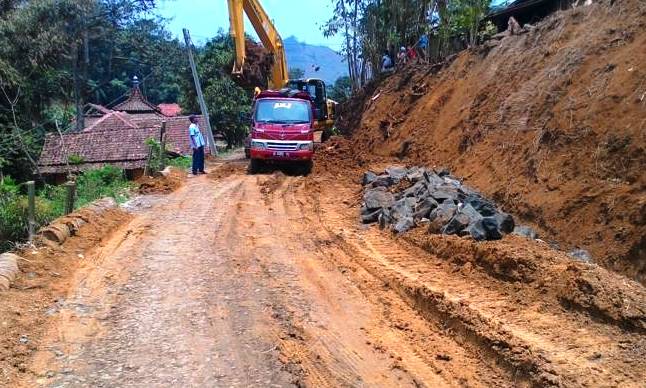 Proyek pengerjaan jalan Purabaya-Jati-Saguling