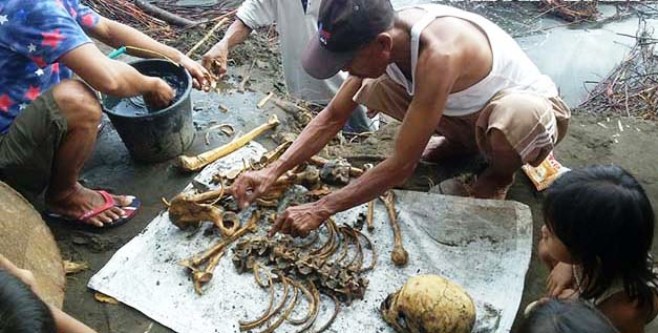 Kerangka Manusia di Pantai