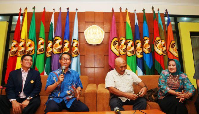 Megawati Terima Gelar Doktor HC