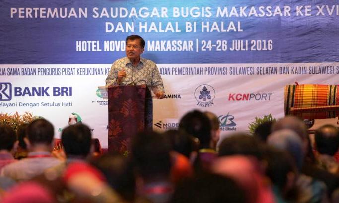 BERI ARAHAN: Wakil Presiden RI HM Jusuf Kalla berpidato dihadapan peserta Pertemuan Saudagar Bugis Makassar (PSBM) XVI di Hotel Novotel Makassar, Senin 25 Juli.