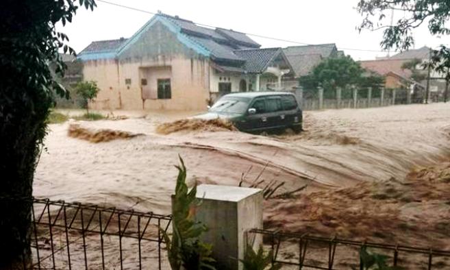 Banjir Bandang Melanda Wilayah Cikijing (10) -