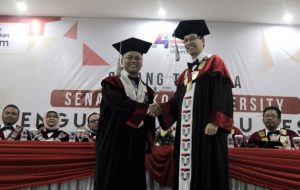 Prof Ashari dan Prof Adiwijaya -