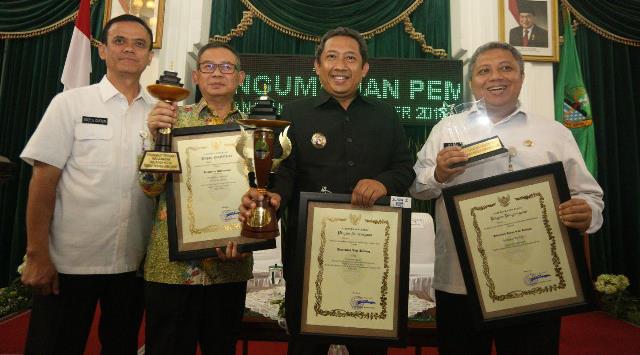 Pemkot Dapat Tiga Penghargaan dari Gubernur