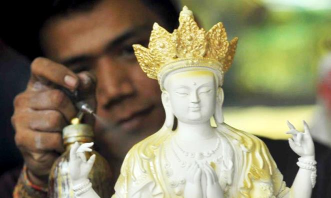 Aktivitas Pencucian Rupang Dewa dan Dewi Buddha