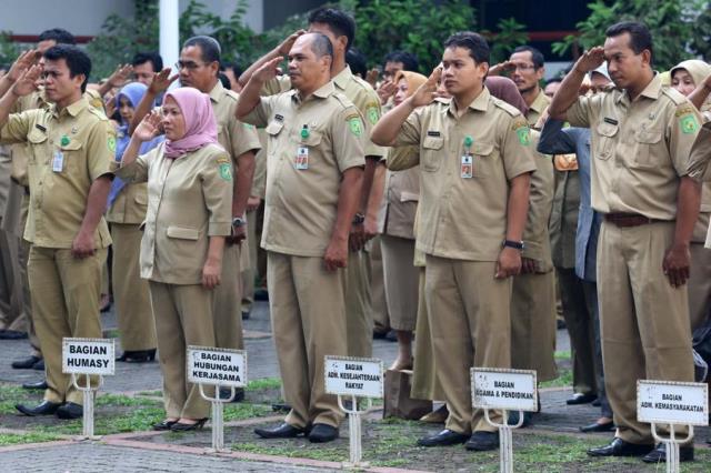 Seluruh ASN di Kota Bandung diminta untuk nertral menghadapi Pemilu 2019. Hal itu disampaikan Wali Kota Bandung Oded. M. Danial.