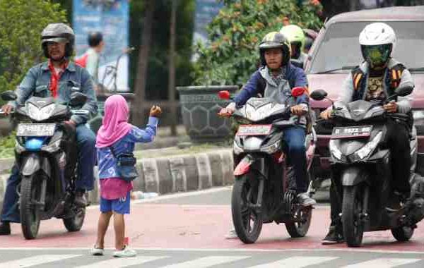 Masalah kemiskinan di Kota Bandung saat ini masih menjadi sorotan yang harus ditangani oleh Wali Kota Bandung Yana Mulyana.