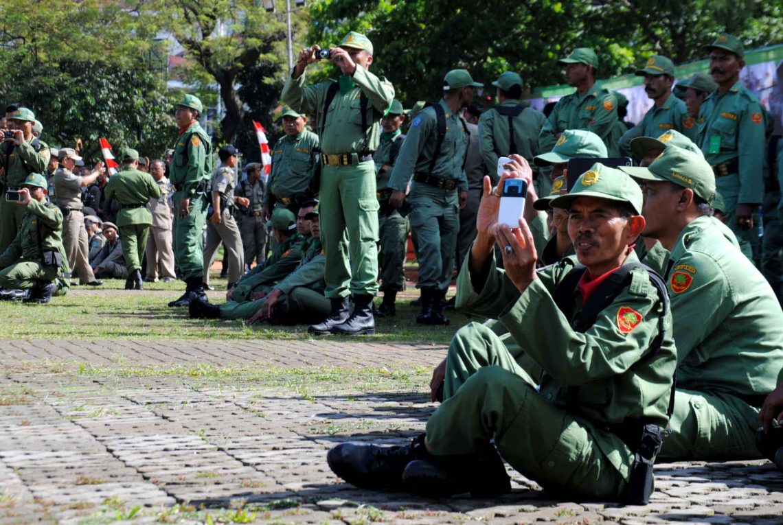 Banyak Berstatus Petugas Lepas, Segini Nih Penghasilan Anggota Satpol ...