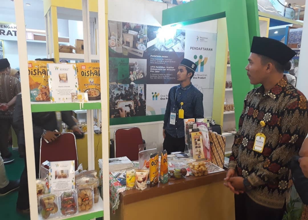 Pameran salah satu Produk Program OPOP (One Pesantren One Product) di Batam Fest 2019, beberapa waktu lalu. (Istimewa For Jabar Ekspres)
