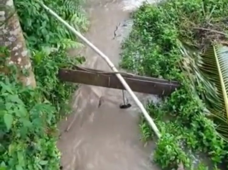 Sungai Cileuley Cikalongwetan Tercemar Limbah Konstruksi  