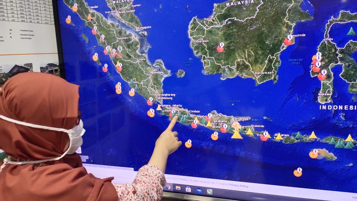 PVMBG Wilayah Jawa Barat menegaskan informasi terkait gempa sebesar 8 skala richter (SR) akibat letusan Gunung Krakatau tersebut adalah hoax.