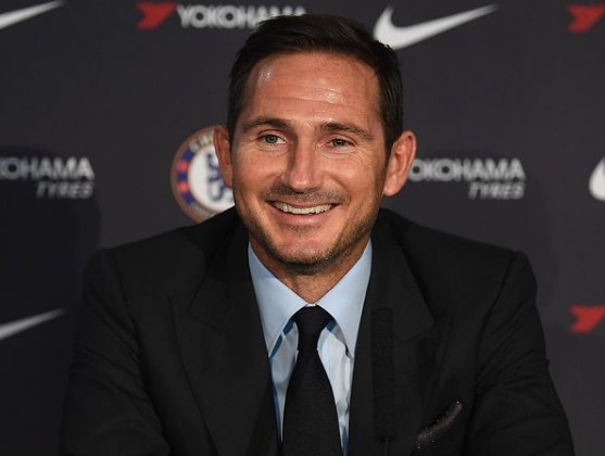 Pelatih sementara Chelsea, Frank Lampard. Dirinya memastikan Aubameyang tampil dari menit awal saat The Blues hadapi Arsenal. (@franklampard/Instagram)