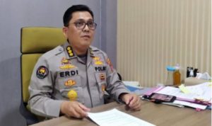 Kabidhumas Polda Jawa Barat Kombes Pol. Erdi A. Chaniago ketika menjelaskan kasus Pungli Bansos di KBB