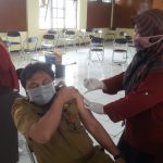 Situasi saat vaksinasi virus Covid-19 yang dilakukan di Gedung KORPRI Kabupaten Sumedang, belum lama ini.