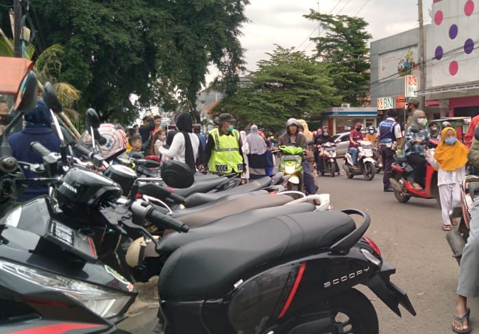 Kondisi Parkir Liar yang ditemukan di Kota Bandung