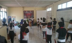 Sejumlah peserta tampak sedang mengikuti pelatihan tari gratis yang diselenggarakan Sanggar Tari Cantiq di Kelurahan Sukamaju, Cilodong, Depok (Haris Samsuddin/Jabar Ekspres)