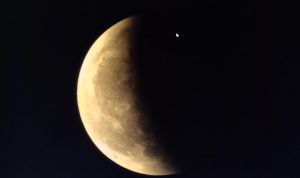 PENAMPAKAN GERHANA: Hasil pantauan gerhana bulan oleh tim peneliti Imah Noong.