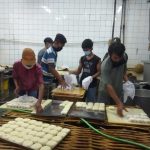 Proses produksi di pabrik tahu Talaga di kawasan Jalan Sudirman, Jumat (28/5). (Foto: Nurrani Rusmana/Jabar Ekspres)