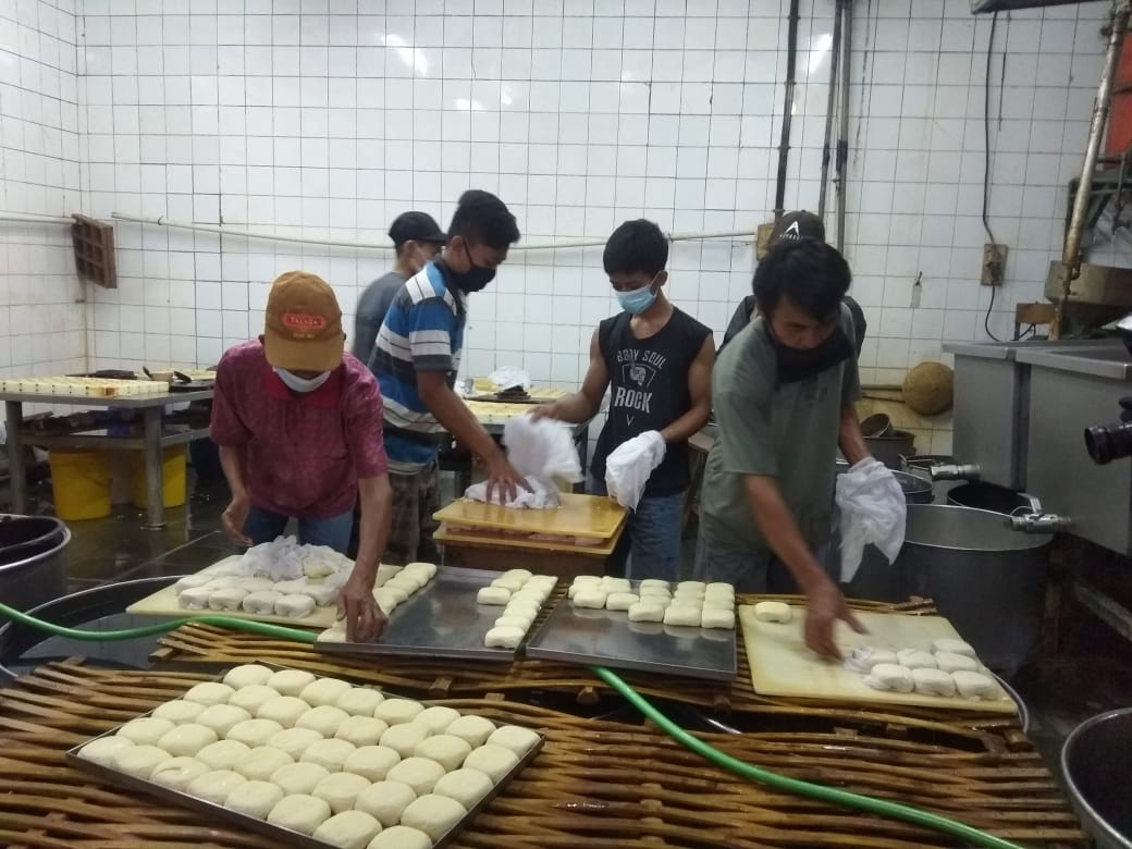 Proses produksi di pabrik tahu Talaga di kawasan Jalan Sudirman, Jumat (28/5). (Foto: Nurrani Rusmana/Jabar Ekspres)