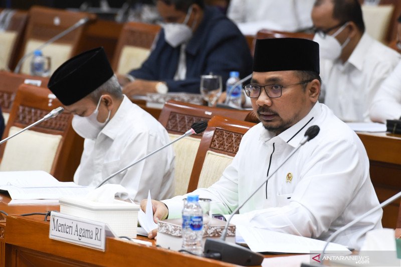 Menteri Agama Yaqut Cholil Qoumas menyampaikan rencana kebijakan pelayanan ibadah haji dalam rapat kerja dengan Komisi VIII DPR di Kompleks Parlemen, Senayan, Jakarta, Senin (31/5/2021). (ANTARA FOTO/Hafidz Mubarak A/hp)