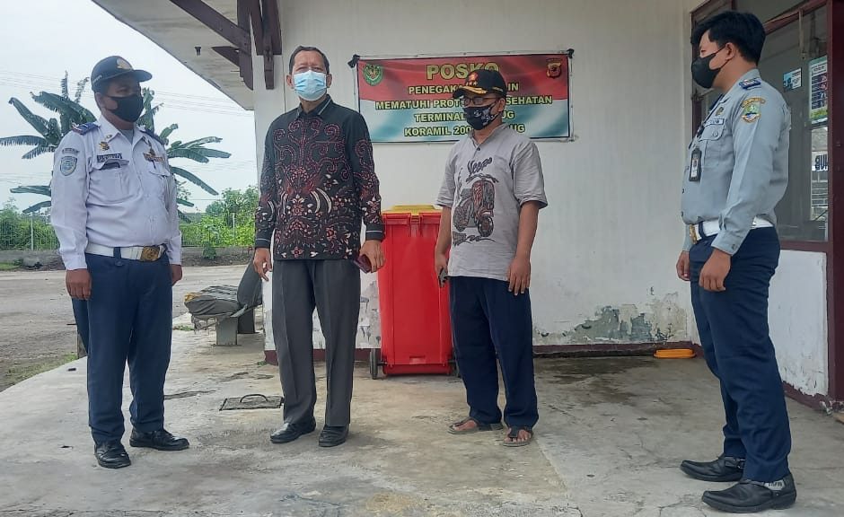 Anggota Komisi IV DPRD Jabar Daddy Rohanady meninjau langsung kondisi terminal di Cirebon