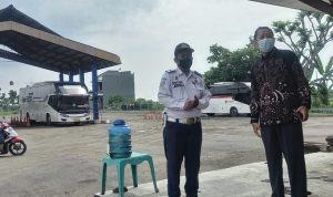 Anggota Komisi IV Daddy Rohanady yang meninjau langsung kondisi terminal Ciledug.