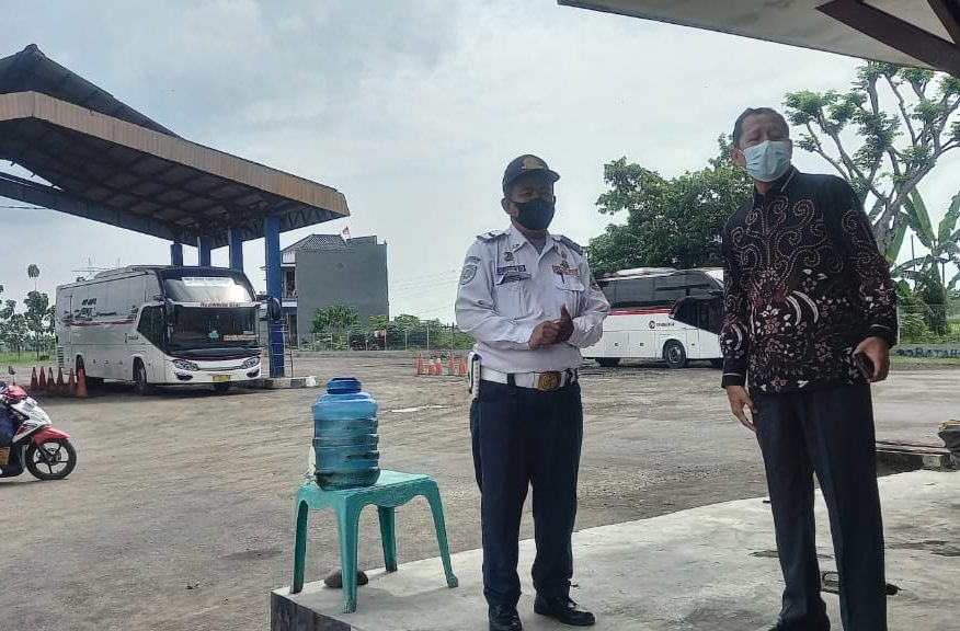 Anggota Komisi IV Daddy Rohanady yang meninjau langsung kondisi terminal Ciledug.