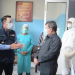Gubernur Jabar Ridwan Kamil berdiskusi dengan Bupati Garut di RSUD Kabupaten Garut