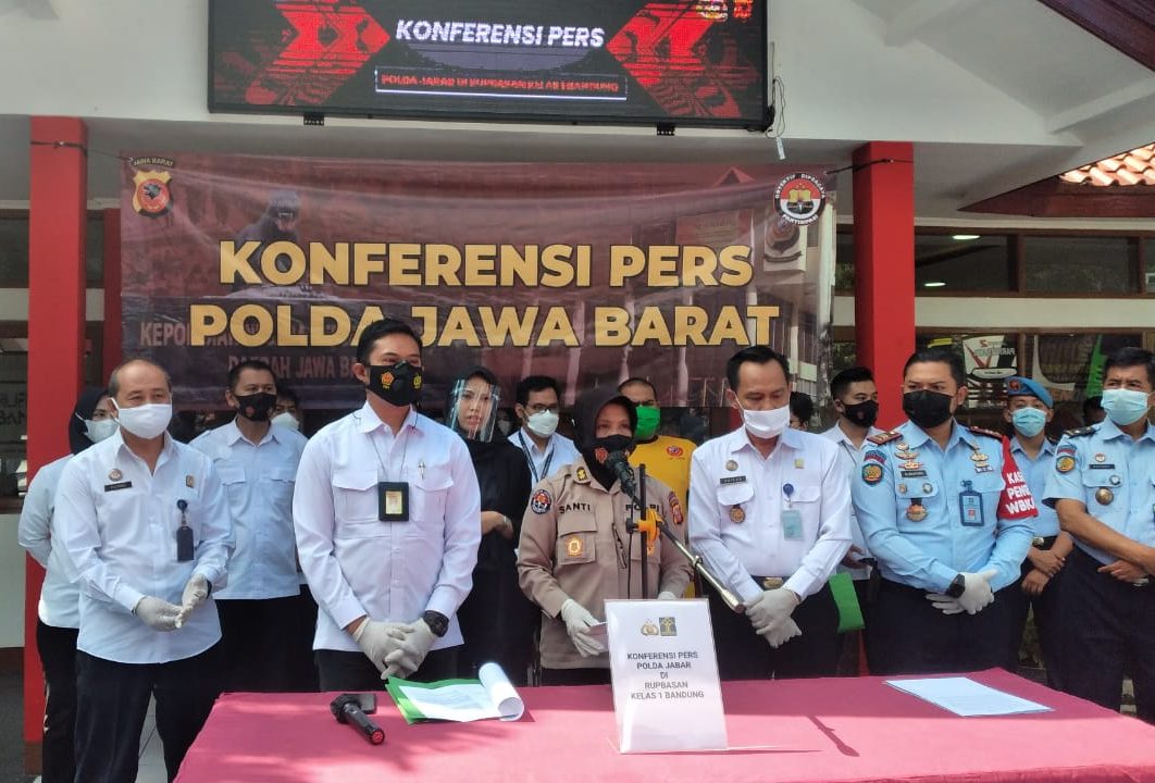 Jajaran Dit Reserse Kiriminal Khusus (Ditreskirmsus) Polda Jabar berhasil mengungkap kasus praktik pengoplosan Gas elpiji 12Kg (Kilogram) di Bogor
