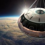 Konsepsi seorang seniman menunjukkan kapsul Spaceship Neptunus selama tur stratosfer Perspektif Luar Angkasa
