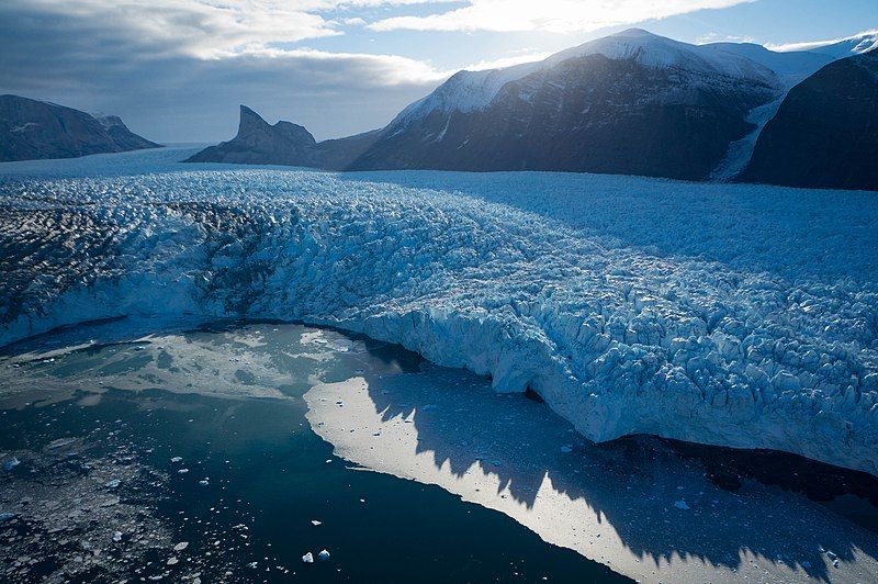 Pencairan Gletser di Antartika Kutub Utara karena perubahan iklim dari pemanasan global