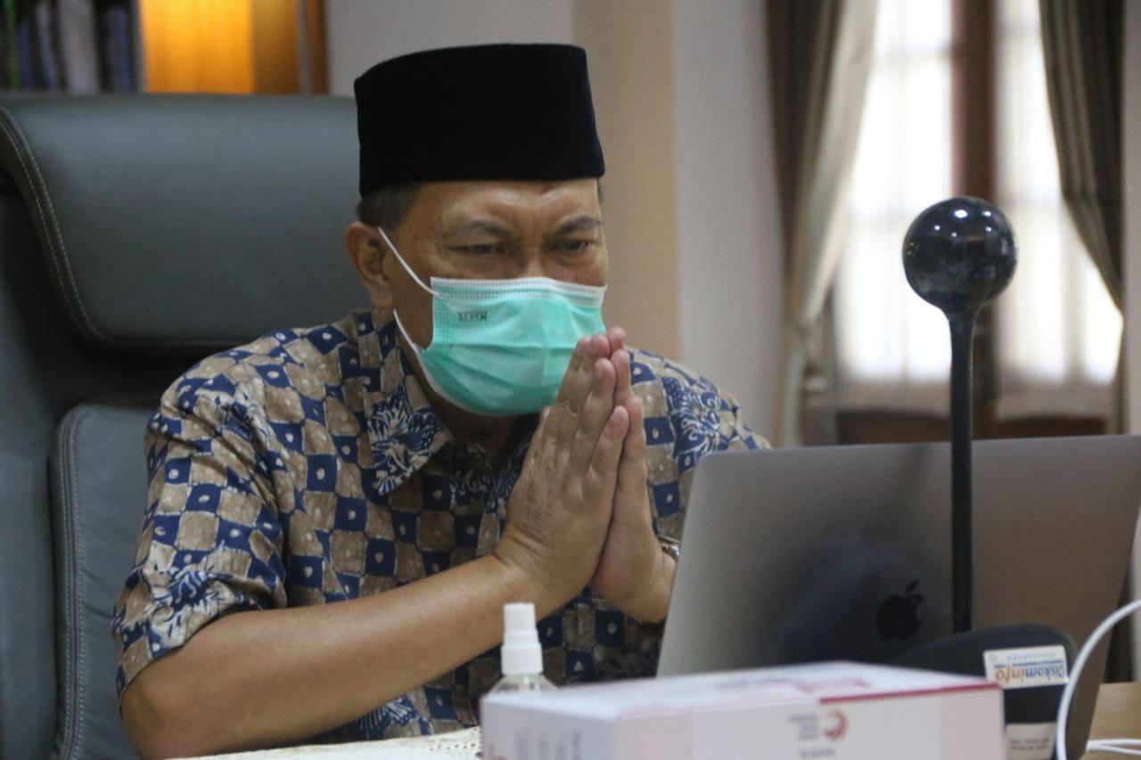 Wali Kota Bandung Oded M. Danial ketika berbicara melalu teleconference dengan para Nakes