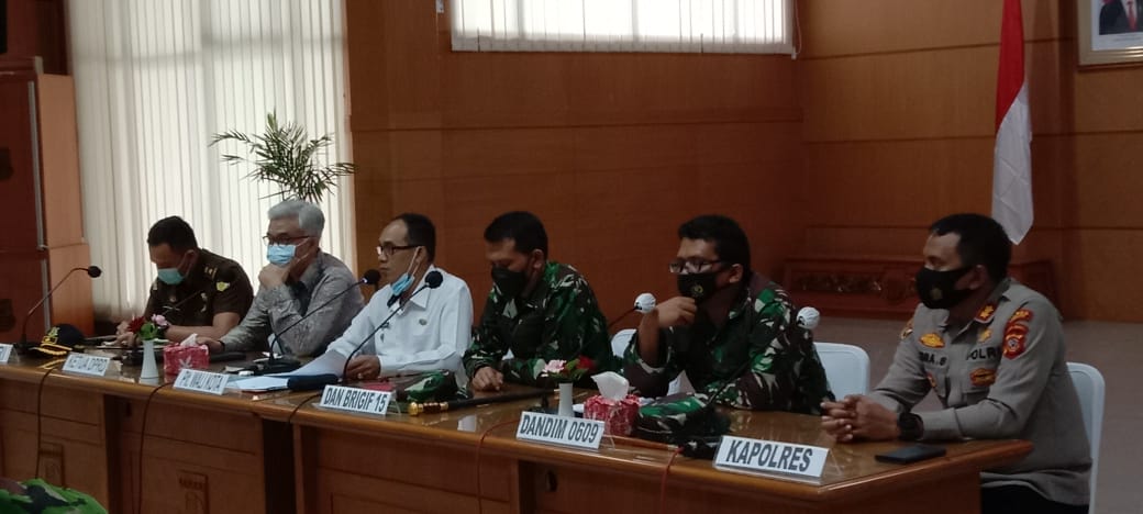 Rapat evaluasi PPKM Mikro ke-9 kembali dilakukan di Aula Gedung A Pemkot Cimahi, Rabu (2/6/). (Intan Aida/Jabar Ekspres)