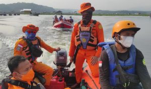Hari keempat proses pencarian korban tenggelam di perairan Waduk Cirata. Foto/Istimewa.