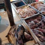 Salah satu stok ikan basah yang tersedia di Pasar Atas Baru, Senin (7/6). (Intan Aida/Jabar Ekspres)