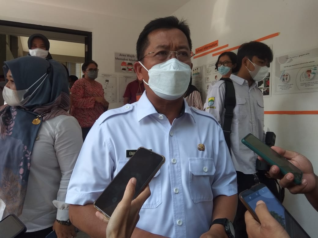 Sekda Kota Bandung, Ema Sumarna usai monitoring simulasi PTM terbatas di SD Gagas Ceria. (Foto: Nurrani Rusmana/Jabar Ekspres)