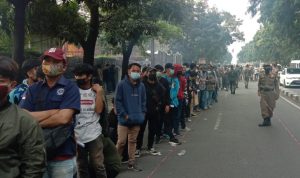 Antrean warga kota Bandung yang akan melaksanakan suntik vaksin